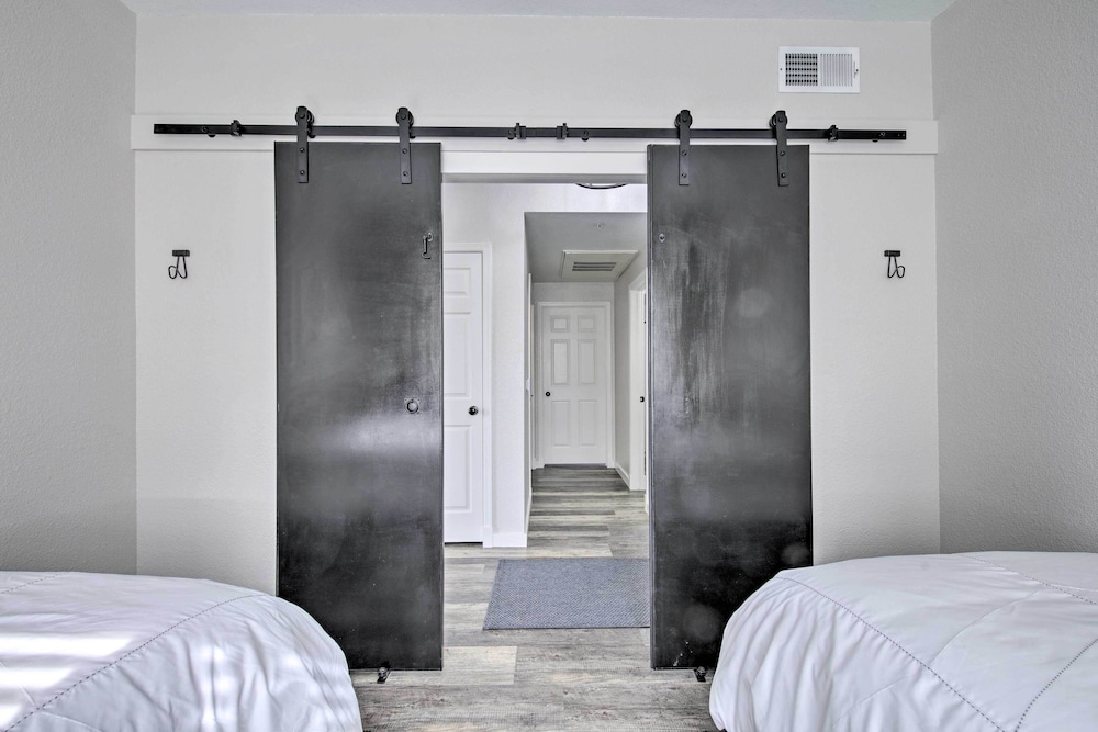 Modern Phoenix Condo w Resort Pool & Spa - last minute hotel in Phoenix