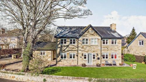 Alnside Lodge near Alnmouth with hot tub — 4-Star Luxury Hotel in Lesbury, United Kingdom