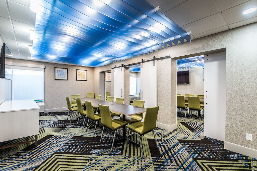 Holiday Inn Express Flint Campus Area by IHG - photo 33