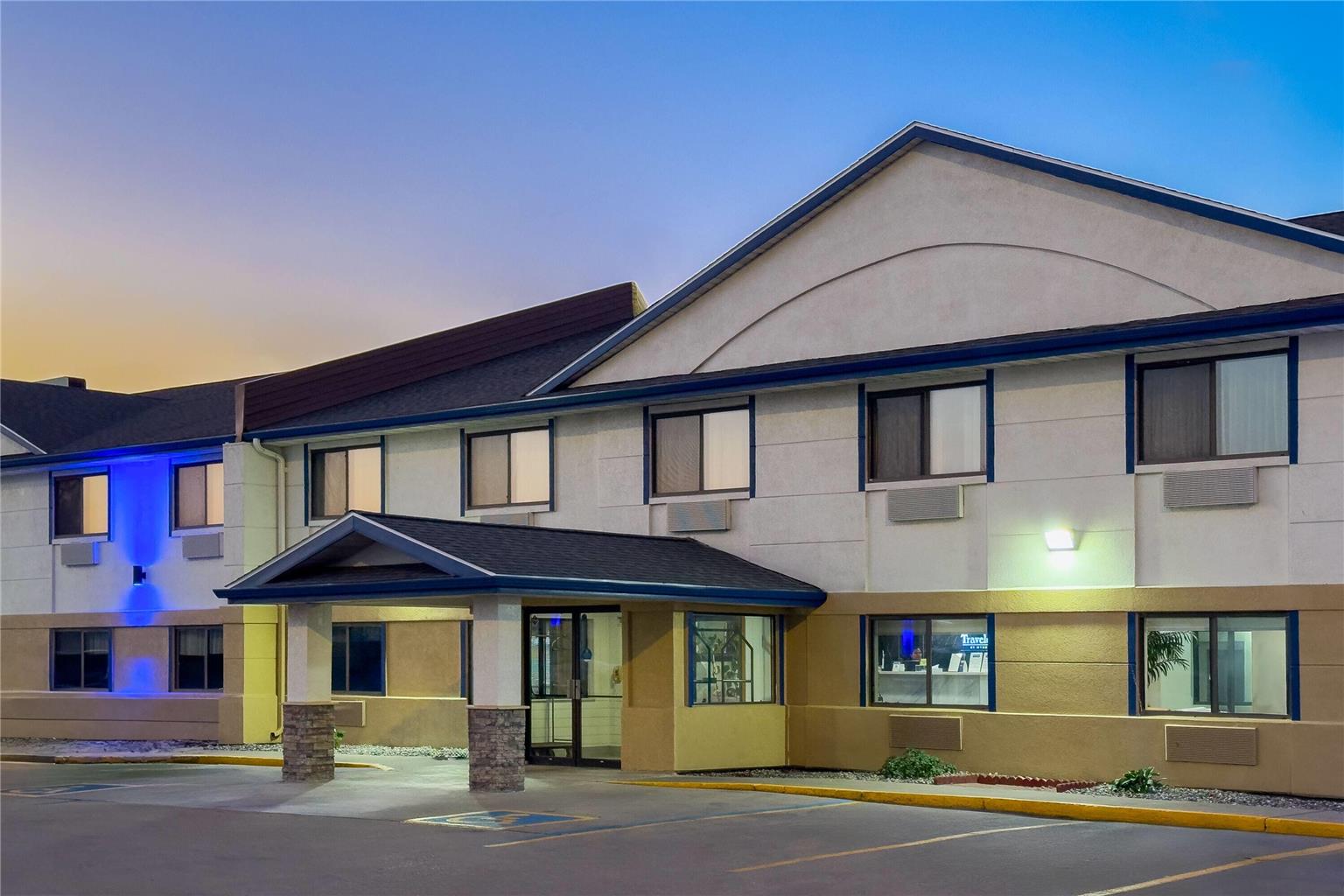 Travelodge By Wyndham Fargo West Acres — Fargo