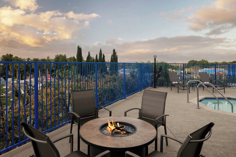 Fairfield Inn Santa Clarita Valencia - photo 19