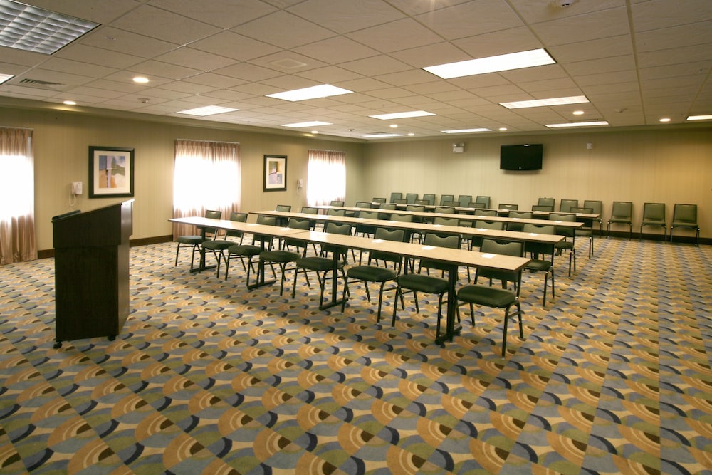 Holiday Inn Express Hotel & Suites Madison Verona by IHG - photo 51