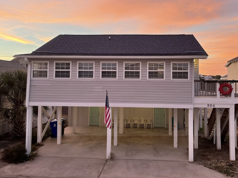 Silvery Moon by Carolina Retreats — 4-Star Luxury Hotel in Carolina Beach, United States