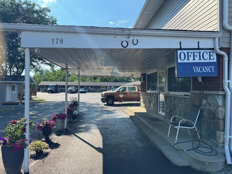 Rogers Motel — Smiths Falls