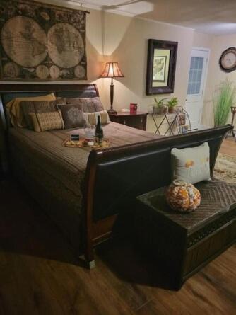 College Park Orlando 5Star Villa Oasis Home Away From Home QUIET Neighborhood PRIVATE Botanical Courtyard mins from EOLA DT Winter Park Free Parking & EV Plug In — 4-Star Luxury Hotel in Orlando, United States