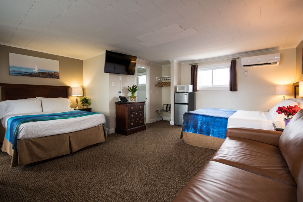 Footbridge Beach Motel - photo 5