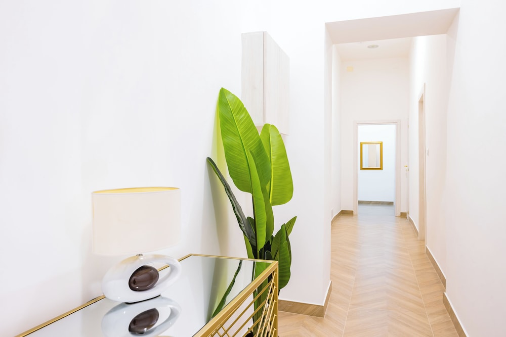 Essentia Home — 4-Star Luxury Hotel in Naples, Italy