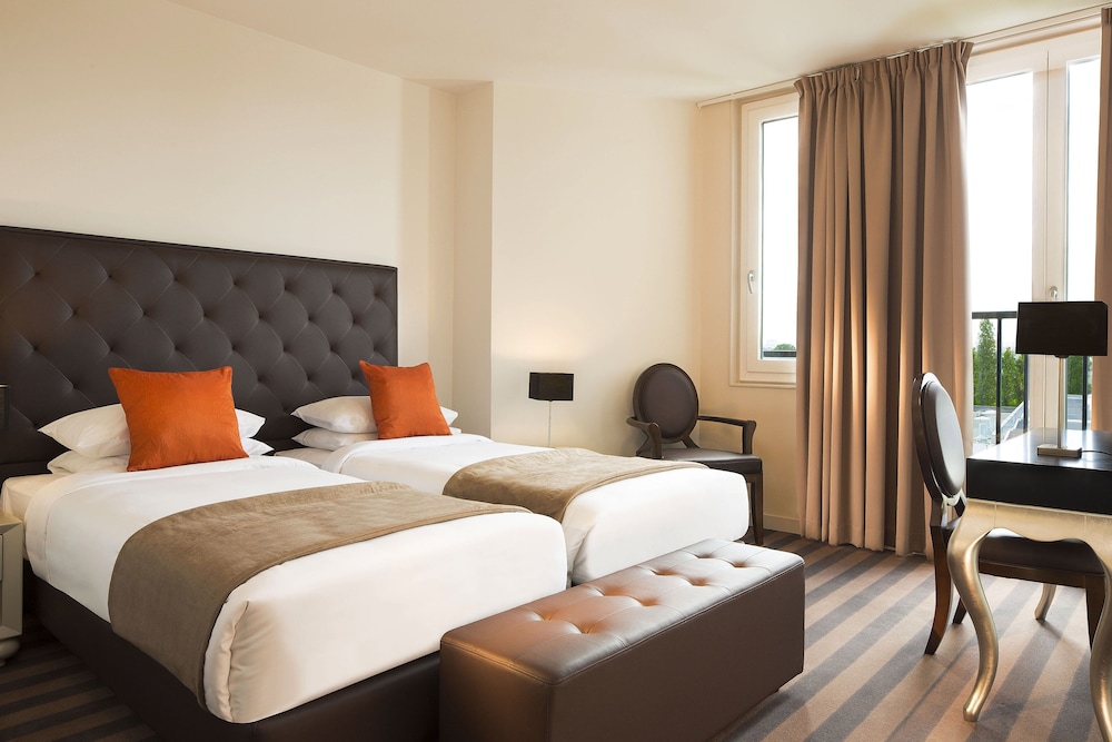 Executive Hotel Paris Gennevilliers in Gennevilliers, France
