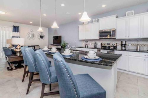 Luxury villa 9BR 6BA theater Pool Spa smart tv — 4-Star Luxury Hotel in Kissimmee, United States