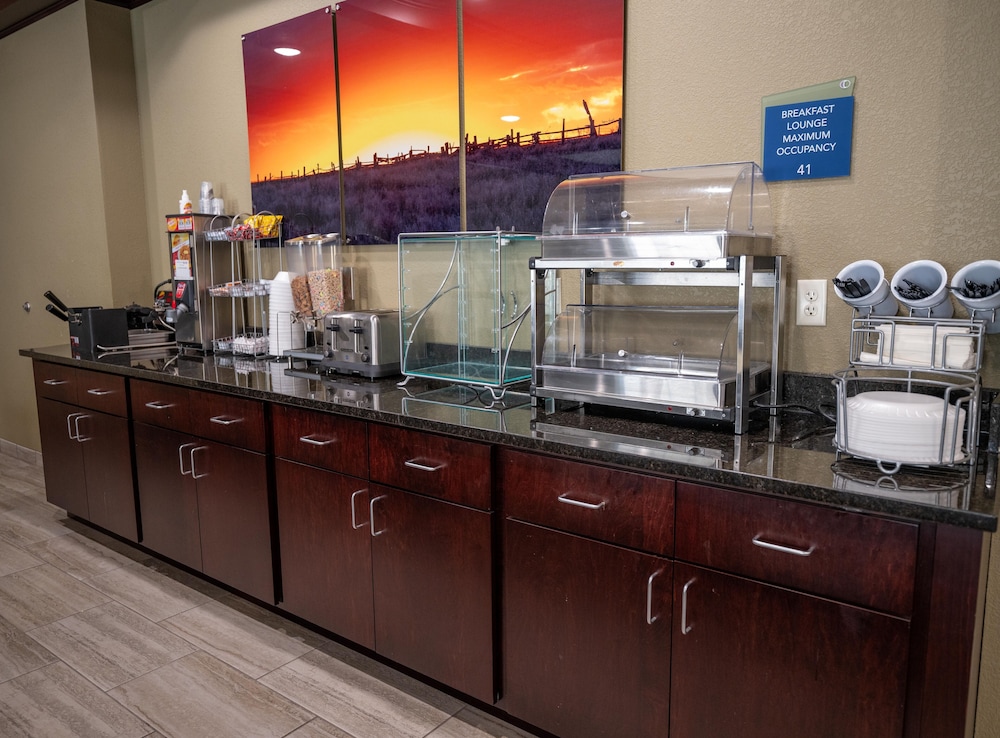 Cobblestone Hotel & Suites Lamar - photo 68