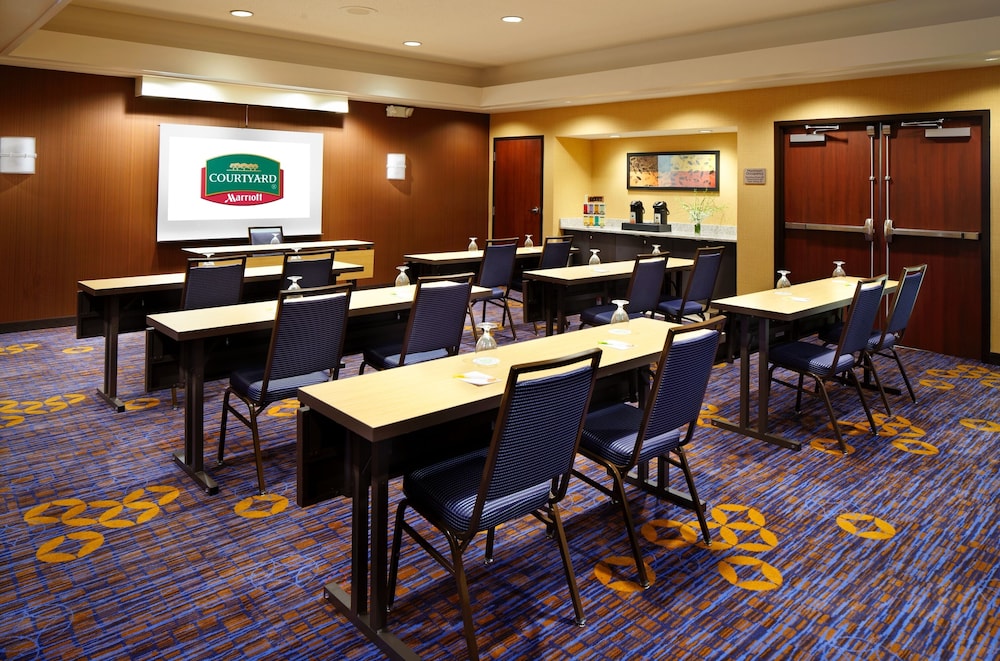Courtyard by Marriott Cleveland Willoughby - photo 38