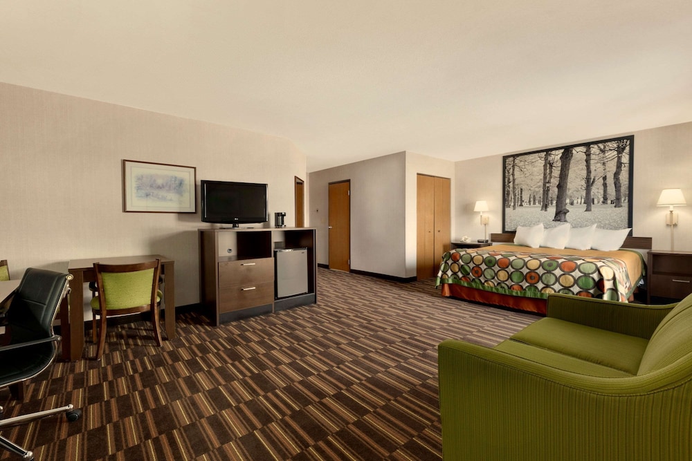 Riverdale Inn - photo 9