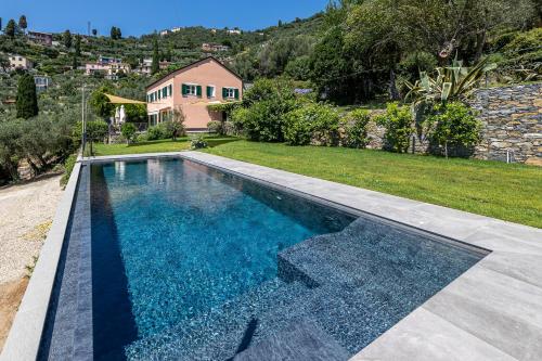 Villa Dufour 2 Lusso Piscina E Vista Da Sogno — 4-Star Luxury Hotel in Zoagli, Italy