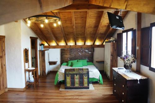 Casa Rural Bioenergética La Serrezuela — 4-Star Luxury Hotel in Atapuerca, Spain