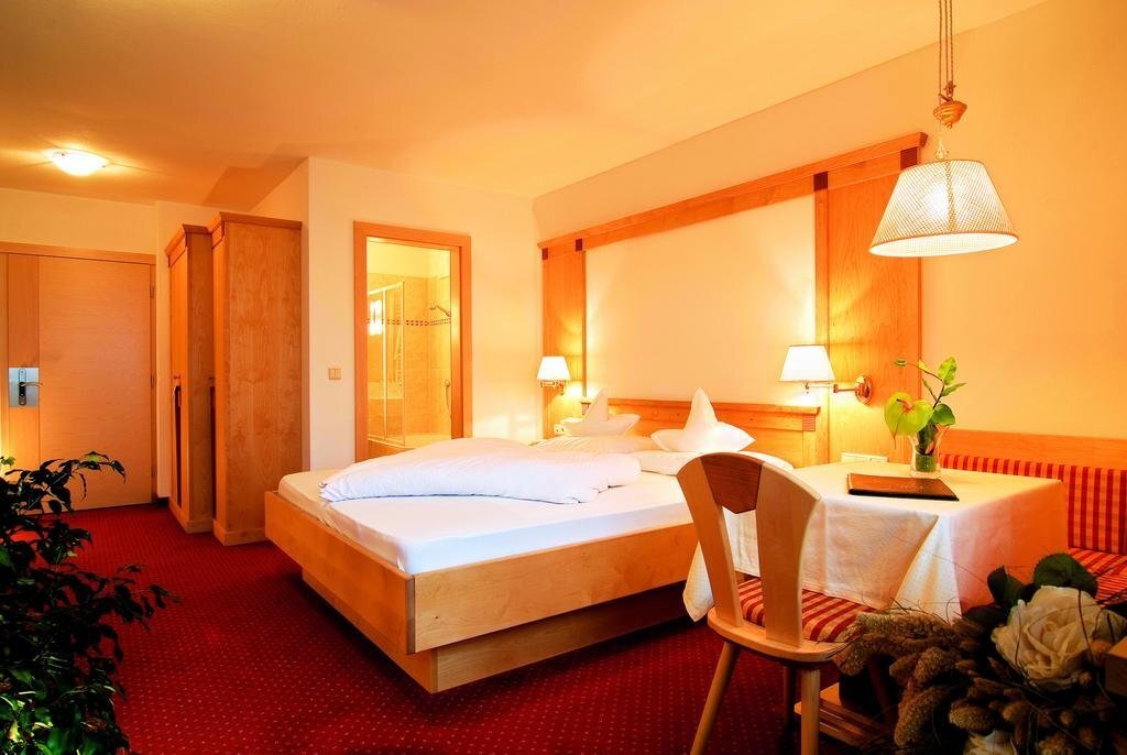 Family Hotel Gutenberg — carbon neutral stay, Scena