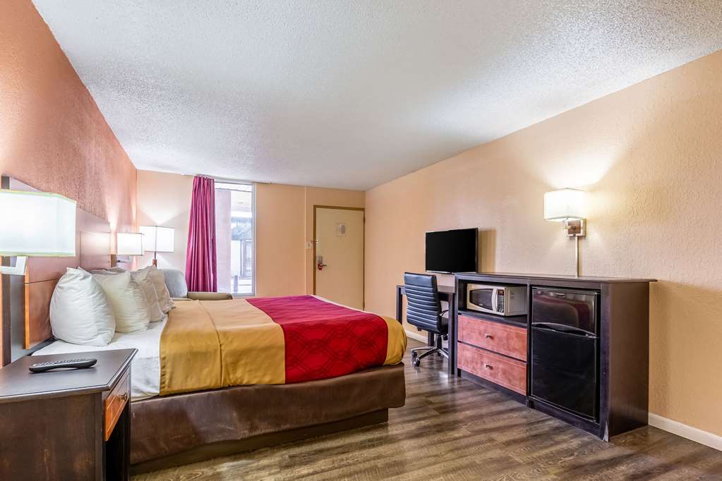 Econo Lodge Rocky Top - photo 14