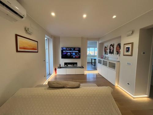 Roma Attico panoramico Whitecate — 4-Star Luxury Hotel in Rome, Italy