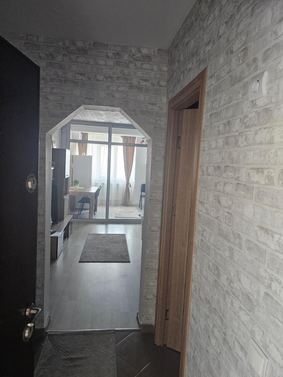 Garsoniera Dary strada Mihai Bravu bloc G1 Vis a Vis de ROYAL PALACE — Turnu Magurele — photo 3
