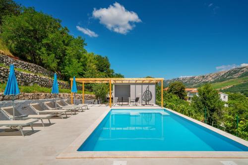 Apartment Juranić II with pool — 4-Star Luxury Hotel in Baska, Croatia