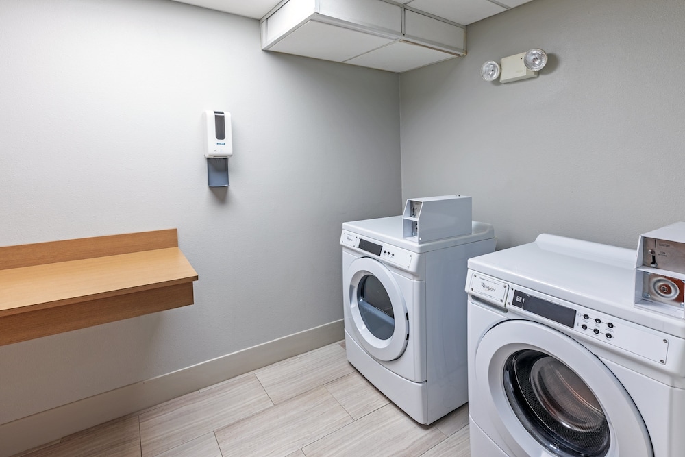 Holiday Inn Express & Suites West by IHG - photo 17