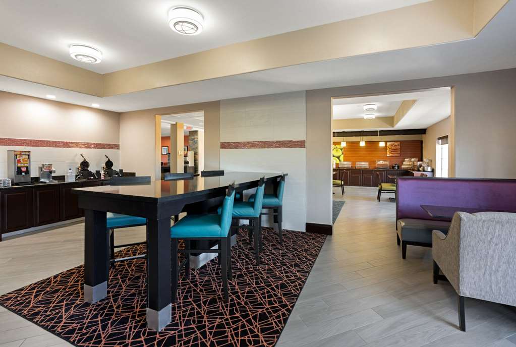 La Quinta Inn & Suites by Wyndham Houston Bush Intl Airpt E - photo 38