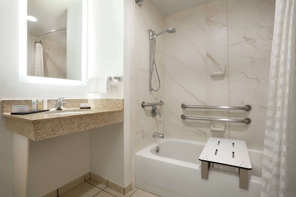 Embassy Suites by Hilton Denver International Airport - photo 27
