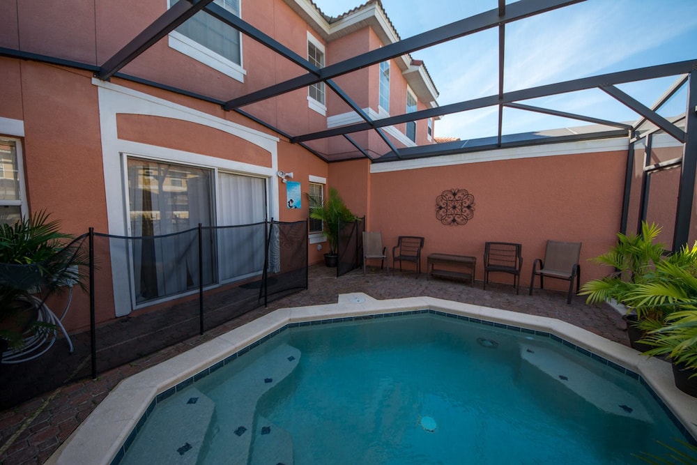 Bella Vida Resort by Home 2U - photo 186