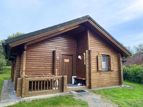 Ferienhaus Nr 6 Typ A Feriendorf Jägerpark Bayerischer Wald — hotel in Viechtach