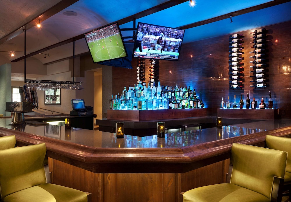 Embassy Suites by Hilton Phoenix Tempe - photo 30
