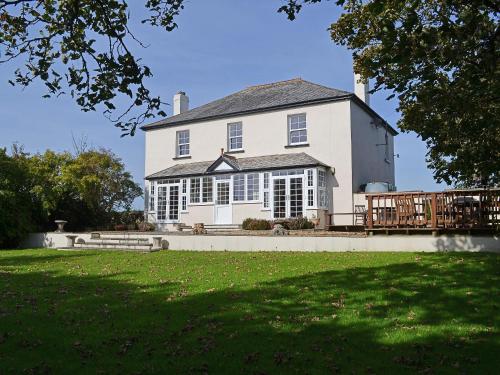 Trew House — 4-Star Luxury Hotel in Stratton, United Kingdom