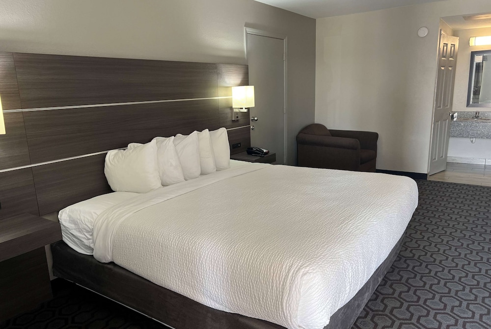 Days Inn by Wyndham Wagoner - photo 26