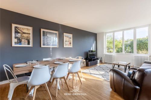 Family Stay In the Heart of Honfleur 8 guests Private Garden in Honfleur, France