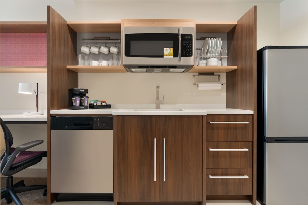 Home2 Suites by Hilton Newark Airport - photo 8