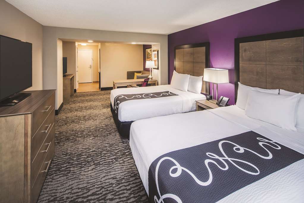 La Quinta Inn & Suites by Wyndham Milledgeville - photo 20
