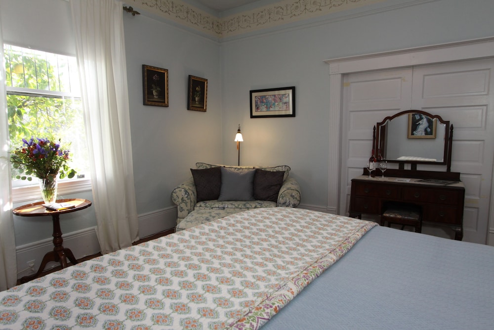 Kelley & Young Wine Garden Inn - photo 7