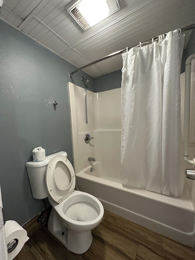 HillView Inn - photo 28