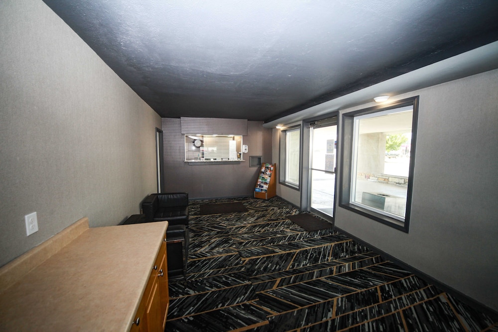 Relax Inn — Bradford — photo 3