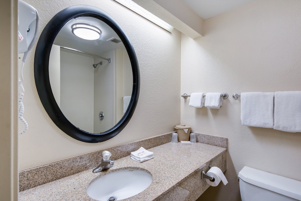 Red Roof Inn Laredo - photo 26
