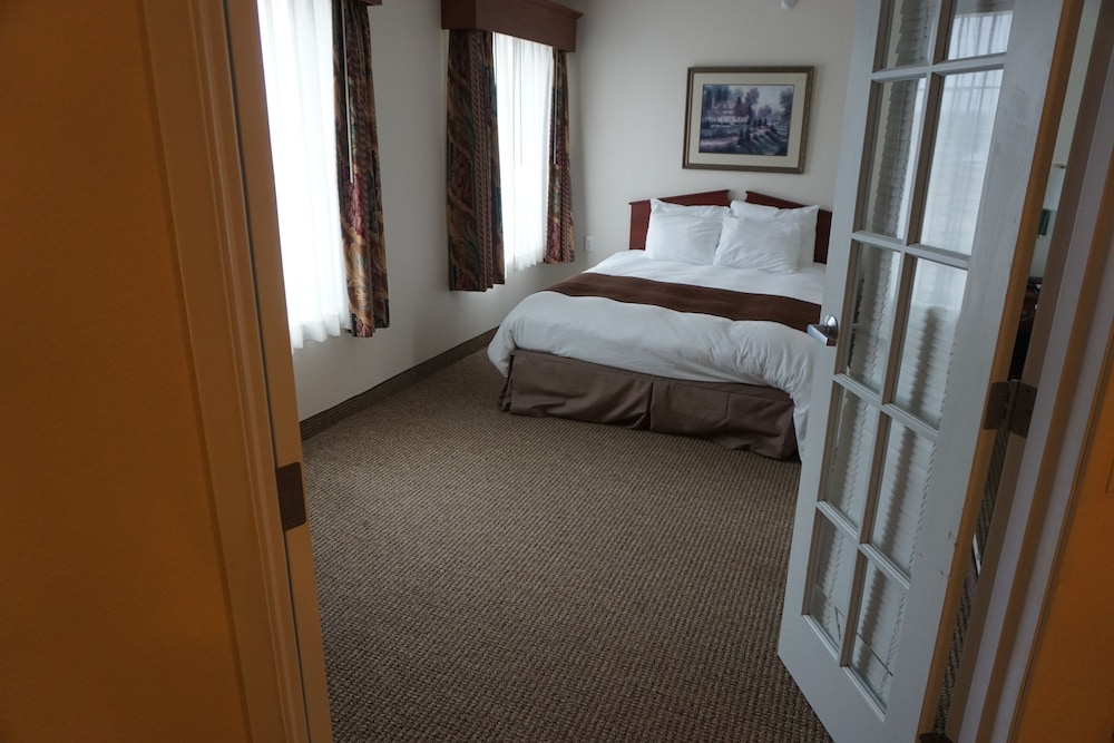 River Hills Hotel - photo 3