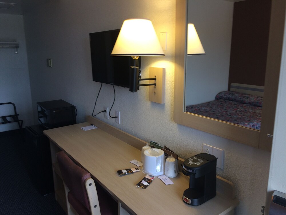 Travelodge by Wyndham Raton - photo 12