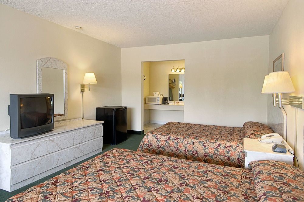 Days Inn by Wyndham Donalsonville - photo 10