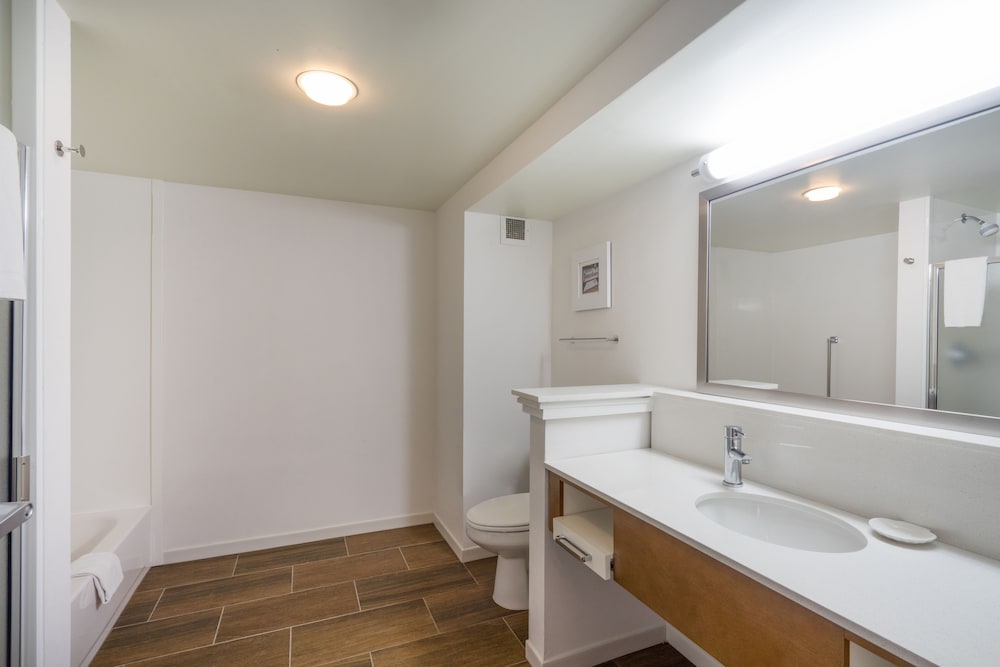 Hampton Inn Jonesboro - photo 37