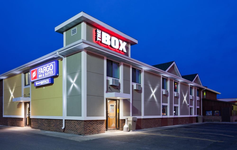 Fargo Inn and Suites - photo 36