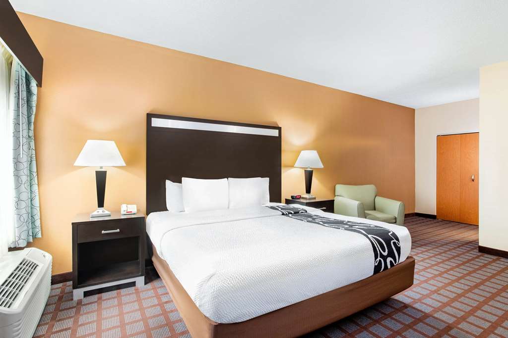 La Quinta Inn & Suites Indianapolis Airport West - photo 18