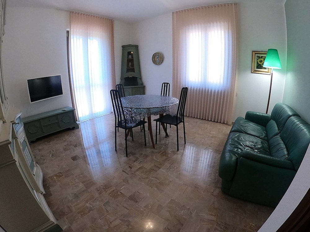 Apartment Superior 950 Meters From The Sea — 4-Star Luxury Hotel in Albisola Superiore, Italy
