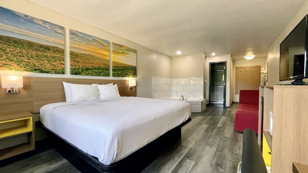 Days Inn by Wyndham Columbus IN - photo 5