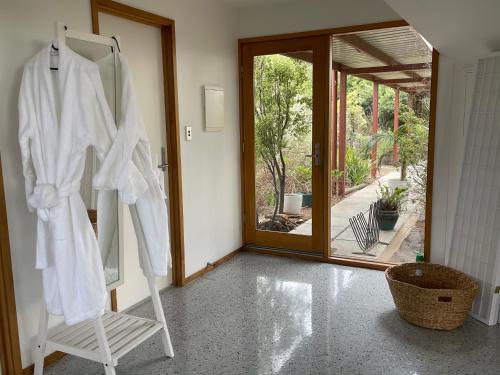 The Treehouse at Sellicks Hill — 4-Star Luxury Hotel in Adelaide, Australia