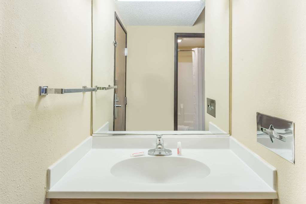 Super 8 by Wyndham Ottawa Starved Rock - photo 5