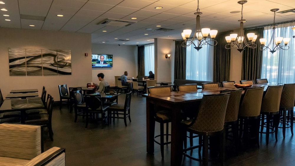 Hampton Inn Carlstadt At The Meadowlands - photo 23