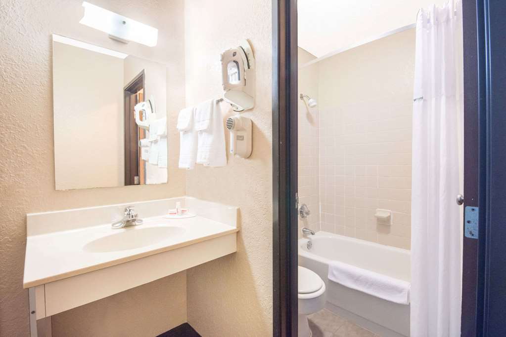 Days Inn by Wyndham Sioux Falls Airport - photo 8
